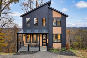 New Luxurious 4Bd 5Bth Ensuite Cabin with Private Pool, HotTub, Theater and Game Room, Winter Deal